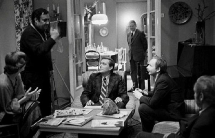 Режиссёр Эльдар Рязанов, актёры Олег Басилашвили, Андрей Мягков и другие создатели фильма на съёмочной площадке. Режиссёр Эльдар Рязанов, актёры Олег Басилашвили, Андрей Мягков и другие создатели фильма на съёмочной площадке.