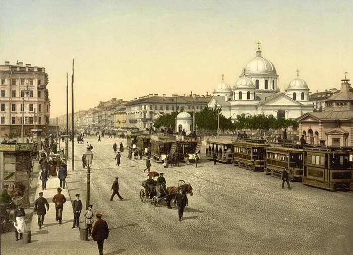 Площадь Восстания (до 1918 года — Знаменская) — одна из центральных площадей Санкт-Петербурга. Площадь Восстания (до 1918 года — Знаменская) — одна из центральных площадей Санкт-Петербурга.