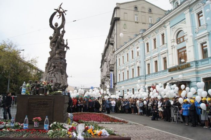 Памятник жертвам трагедии в Беслане Памятник жертвам трагедии в Беслане