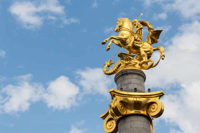 Фрагмент памятника. Фрагмент памятника.