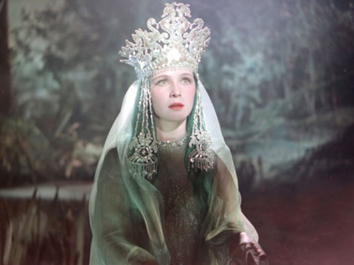 Нинель Мышкова в образе Ильмень-царевны. *Садко*, 1952 Нинель Мышкова в образе Ильмень-царевны. *Садко*, 1952