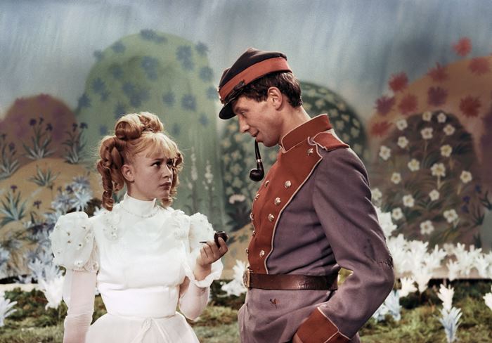 Марина Неелова и Олег Даль в фильме *Старая, старая сказка*, 1968 Марина Неелова и Олег Даль в фильме *Старая, старая сказка*, 1968