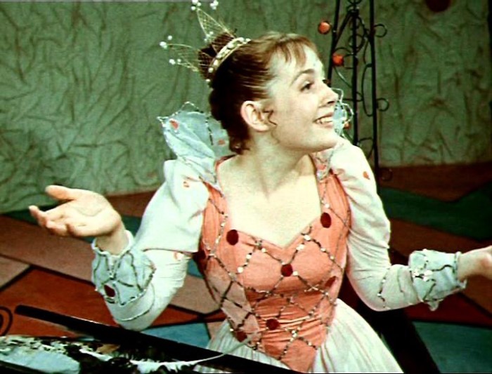 Лиана Жвания в фильме *Двенадцать месяцев*, 1972 Лиана Жвания в фильме *Двенадцать месяцев*, 1972