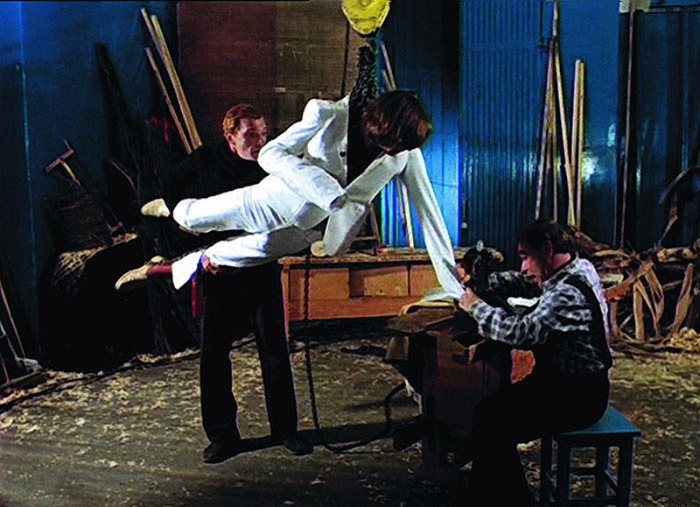 *Главное, чтобы костюмчик сидел* *Главное, чтобы костюмчик сидел*