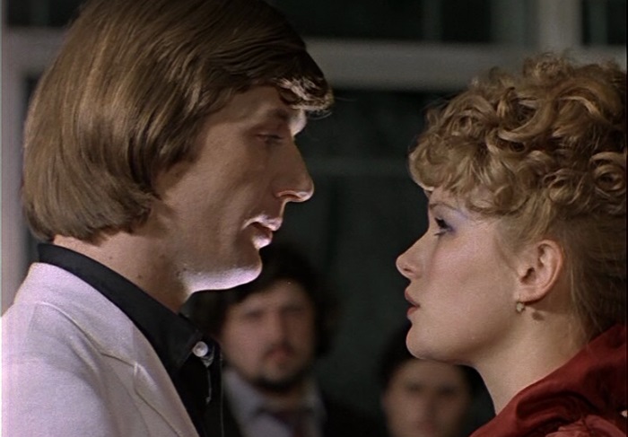 Александр Абдулов и Александра Яковлева в фильме *Чародеи* Александр Абдулов и Александра Яковлева в фильме *Чародеи*