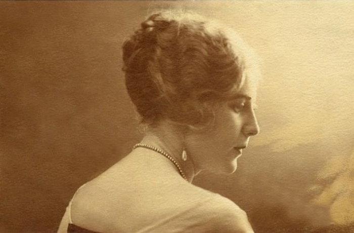 «Королева патефона» Изабелла Юрьева «Королева патефона» Изабелла Юрьева