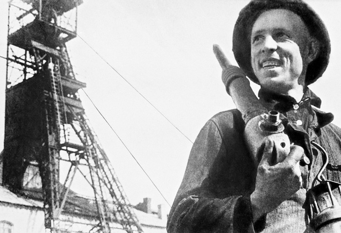 Алексей Стаханов - шахтер-рекордсмен. Алексей Стаханов - шахтер-рекордсмен.