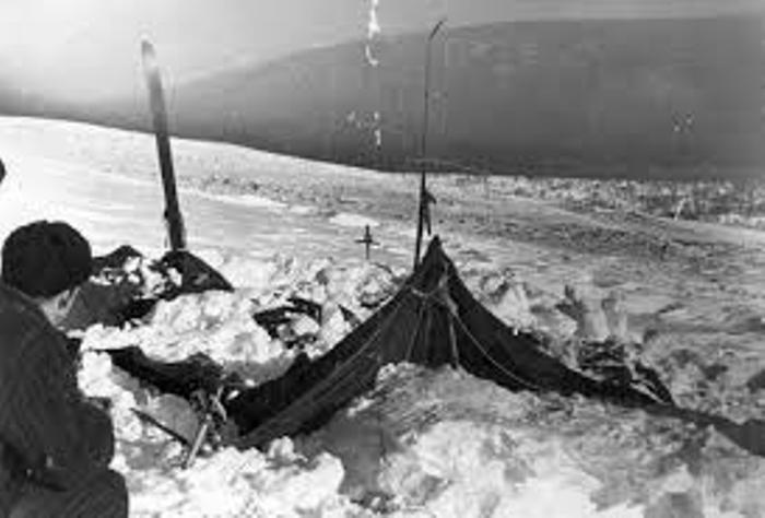 Палатка, обнаруженная спасателями Палатка, обнаруженная спасателями