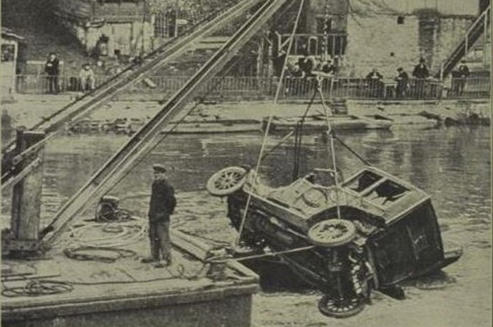 Фото с места аварии, в которой погибли дети Айседоры Дункан Фото с места аварии, в которой погибли дети Айседоры Дункан