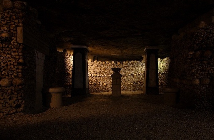 Катакомбы Парижа - настоящий город мертвых. Катакомбы Парижа - настоящий город мертвых.