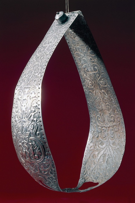 Пояс верности с художественной резьбой. Пояс верности с художественной резьбой.