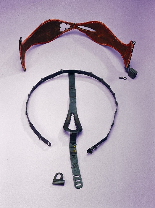 Различные пояса верности с замочками. Различные пояса верности с замочками.