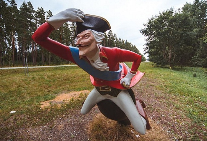 Памятник барону Мюнхгаузену. Памятник барону Мюнхгаузену.