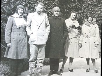 Советские полярники Чухновский и Средневский в гостях у М. горького. Вторая справа – Н. Пешкова. Фото Максима Пешкова. В Сорренто. 1929. Публикуется впервые. Фото из архива ИМЛИ