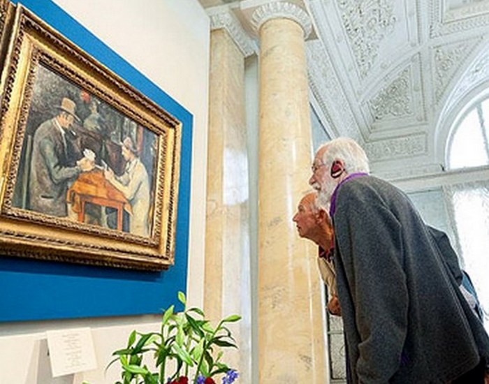 Игроки были украдены прямо из музея. Игроки были украдены прямо из музея.