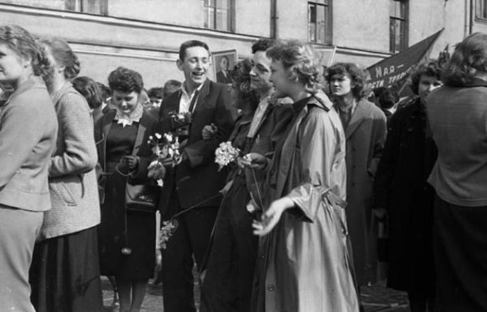 Студенческие годы: 17 фотографий советских студентов за учёбой и на отдыхе () Студенческие годы: 17 фотографий советских студентов за учёбой и на отдыхе