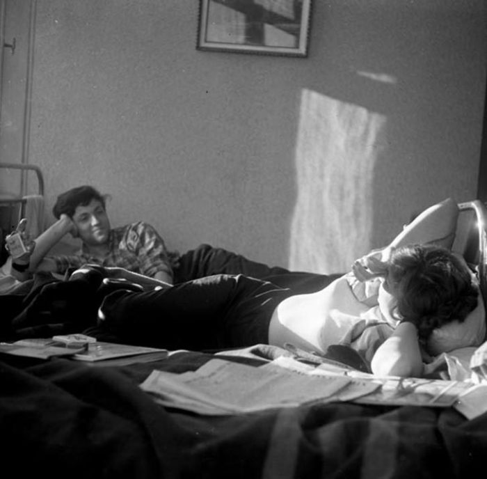 Студенческие годы: 17 фотографий советских студентов за учёбой и на отдыхе () Студенческие годы: 17 фотографий советских студентов за учёбой и на отдыхе