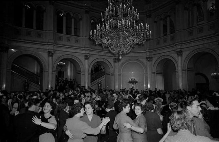 Студенческие годы: 17 фотографий советских студентов за учёбой и на отдыхе () Студенческие годы: 17 фотографий советских студентов за учёбой и на отдыхе