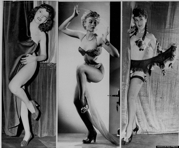 Артистки бурлеска на театральных подмостках Boston's Old Howard Theater, 25 ноября 1953 года. Артистки бурлеска на театральных подмостках Boston's Old Howard Theater, 25 ноября 1953 года.