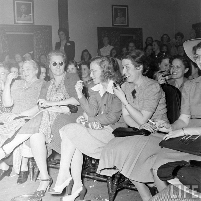 Женская вечеринка, 1941 год Женская вечеринка, 1941 год