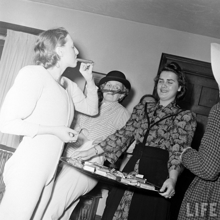 Женская вечеринка, 1941 год Женская вечеринка, 1941 год