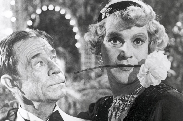 Сцена из к/ф «В джазе только девушки». Сцена из к/ф «В джазе только девушки».