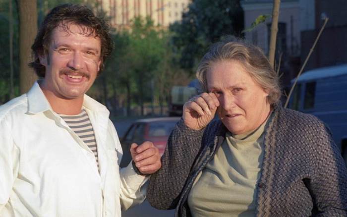 Кадр из фильма *Мама*, 1999 Кадр из фильма *Мама*, 1999