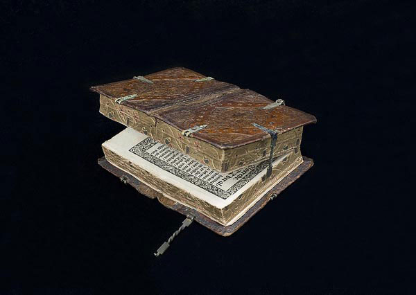 Книга, которую можно читать шестью разными способами. Книга, которую можно читать шестью разными способами.