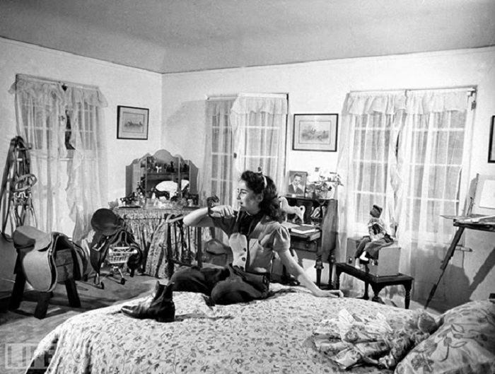 Элизабет очень обожала животных. Элизабет очень обожала животных.