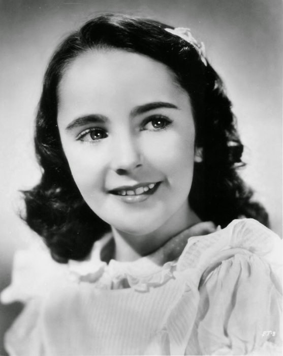 В 10 лет Элизабет впервые попала в объектив кинокамеры, где её первой ролью была комедия «Каждую минуту рождается человек». В 10 лет Элизабет впервые попала в объектив кинокамеры, где её первой ролью была комедия «Каждую минуту рождается человек».