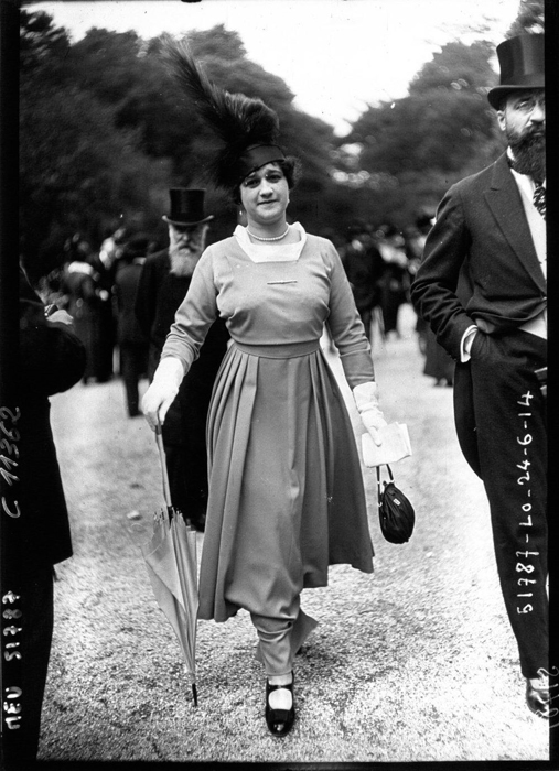 Узкая в щиколотках юбка платья. 1914г.