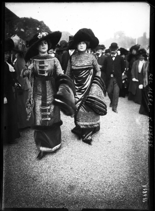 Восточные мотивы в нарядах женщин 1910г.