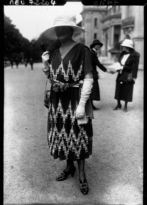 Дама в Париже 1919г.