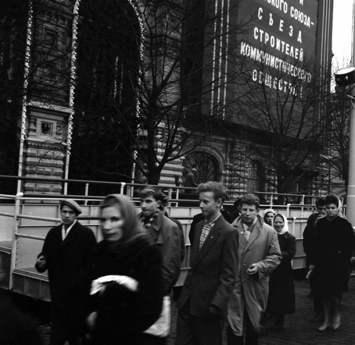 Сбор на демонстрацию, 1969 год.