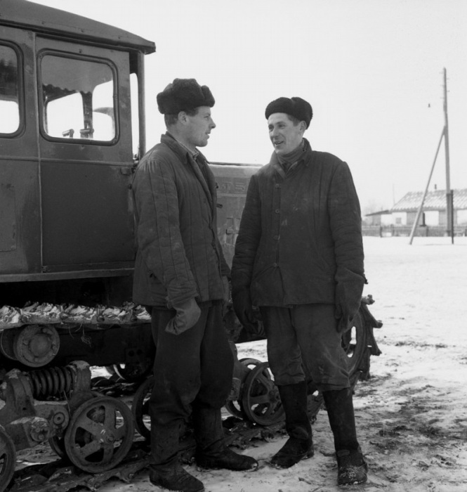 Трактористы в Московской области 1959 года.