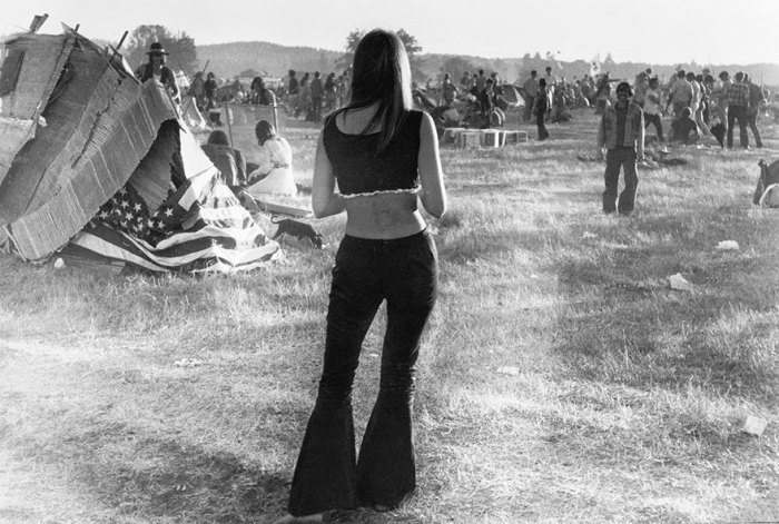 Рок-фестивале Woodstock приняло участие свыше полумиллиона человек.