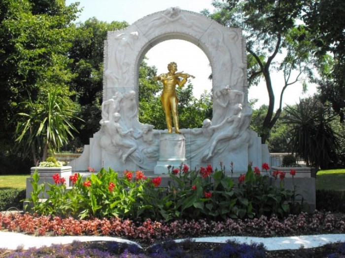 Памятник Штраусу в Венском городском парке | Фото: venagid.ru Памятник Штраусу в Венском городском парке | Фото: venagid.ru