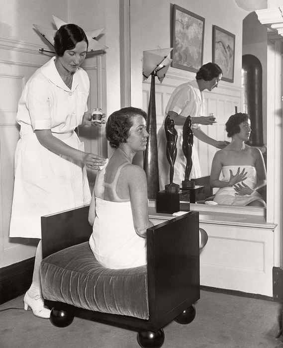 Салонная процедура по закрашиванию незагорелых мест Салонная процедура по закрашиванию незагорелых мест