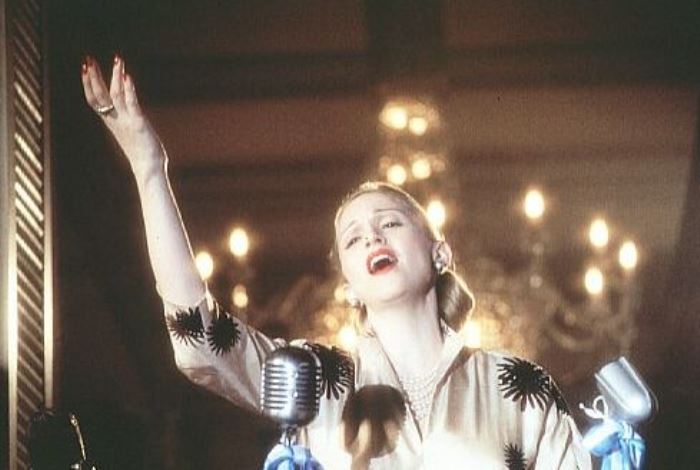 Кадр из фильма *Эвита*, 1996 | Фото: kinoanons.ru Кадр из фильма *Эвита*, 1996 | Фото: kinoanons.ru