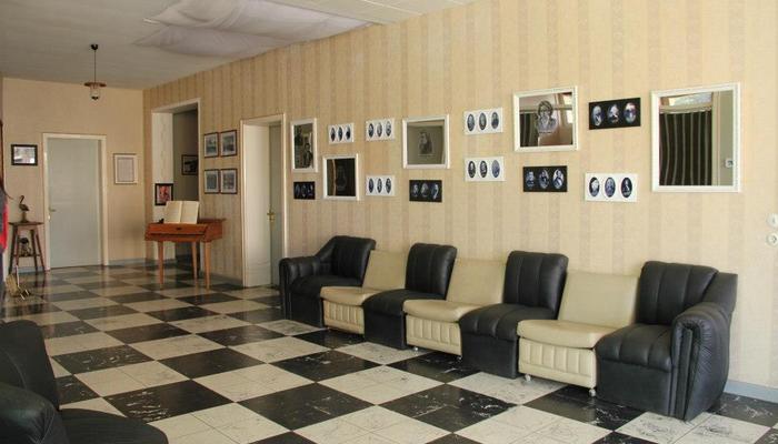 Холл гостиницы. Холл гостиницы.