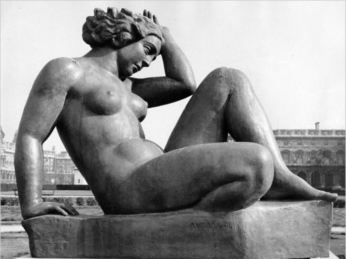 Аристид Майоль. *Гора*, 1935-1938. Скульптура в саду Тюильри | Фото: lovmouz.ru