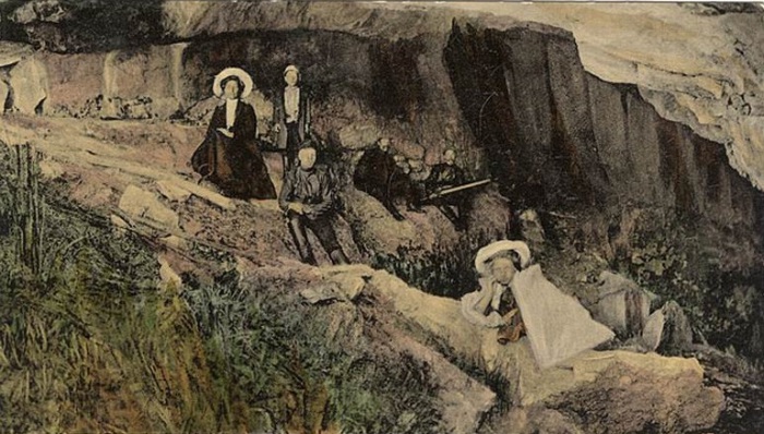 Пещера возле реки Каракол, в окрестности села Чёрный Ануй. 1907-1914 год. Фото: Sergey Borisov.