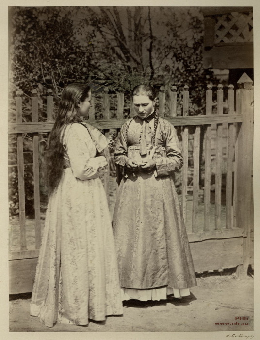 Девицы в кубиляках. Донской нарядный костюм. 1875-1876 год. Девицы в кубиляках. Донской нарядный костюм. 1875-1876 год.