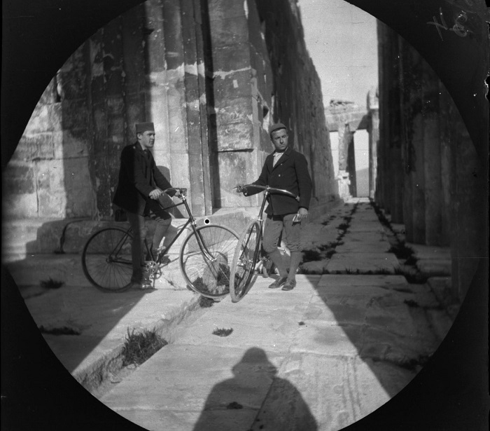 Парфенон – шедевр древнегреческой архитектуры и символ греческого гения. Парфенон – шедевр древнегреческой архитектуры и символ греческого гения.