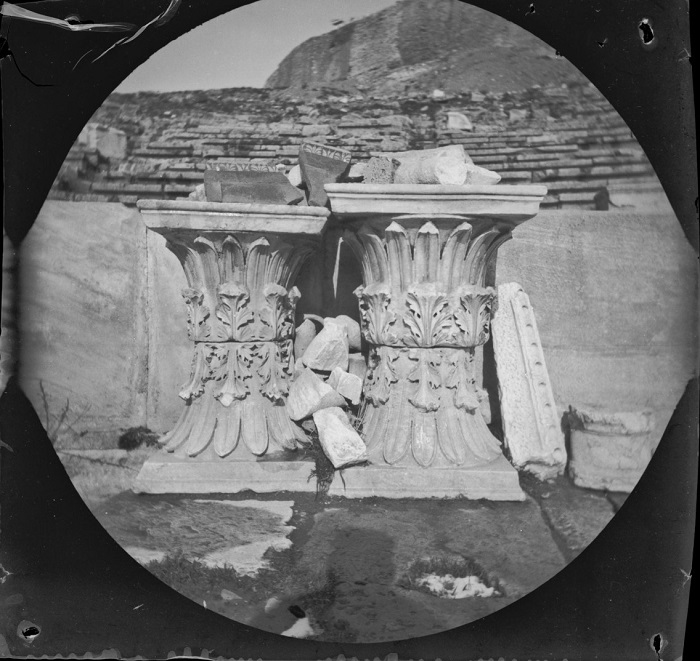 Венчающая часть колонны. Венчающая часть колонны.