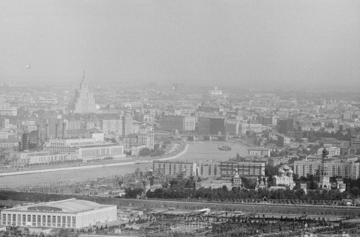 Панорама Москвы со здания МГУ. 1960-е годы. Панорама Москвы со здания МГУ. 1960-е годы.
