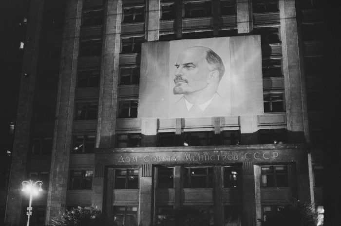 Главный вход в здание Дома Совета Министров СССР. Главный вход в здание Дома Совета Министров СССР.