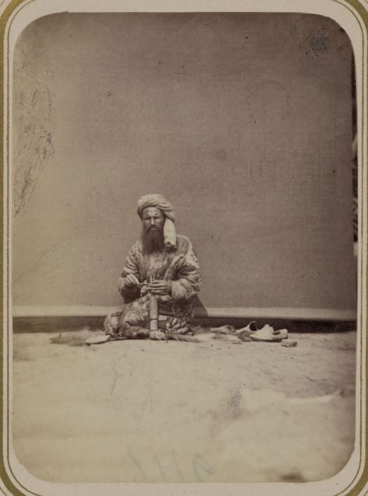 Приготовление камышинок для станка. Средняя Азия, конец XIX века.