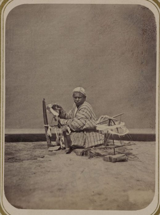 Приготовление ниток. Средняя Азия, конец XIX века.