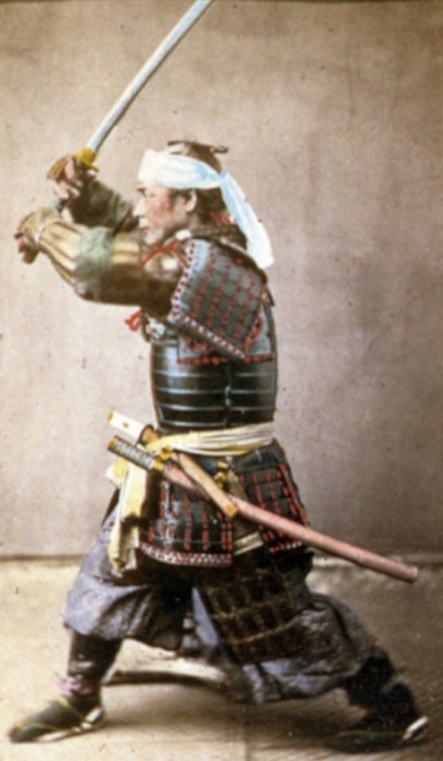 Доспехи японских самураев всегда привлекали внимание своей яркостью, красочностью и своей необычностью.